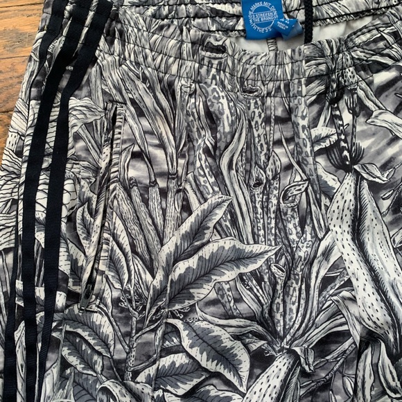 Adidas - Picture 2 of 3